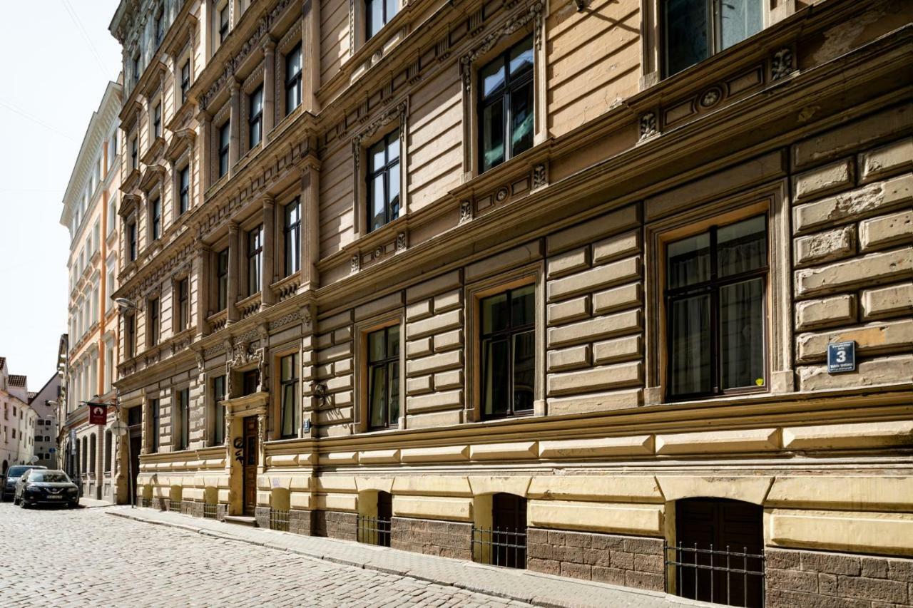 Old 2 Bedroom Vecpilsetas Street Апартамент