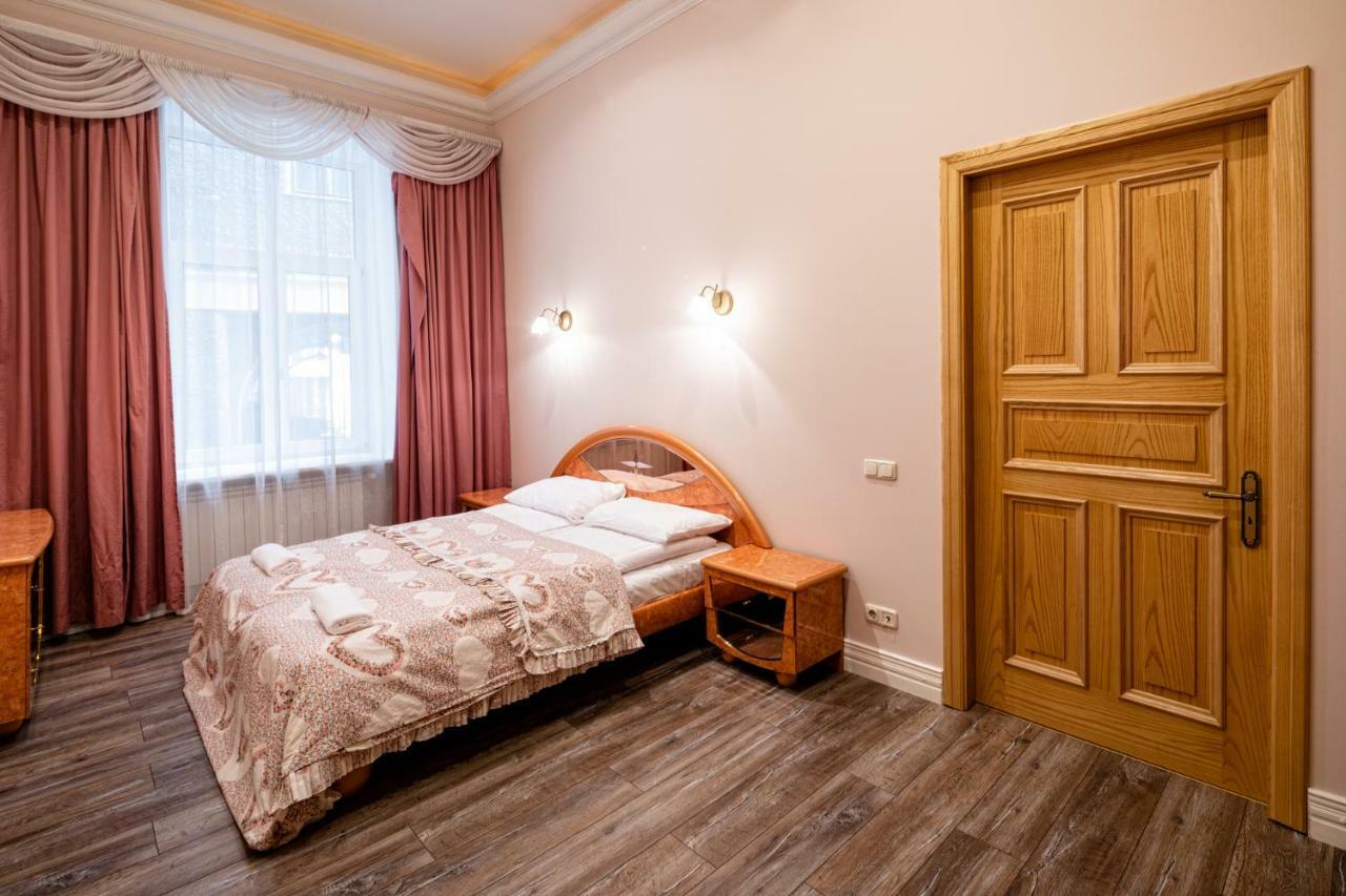 Old 2 Bedroom Vecpilsetas Street Appartement