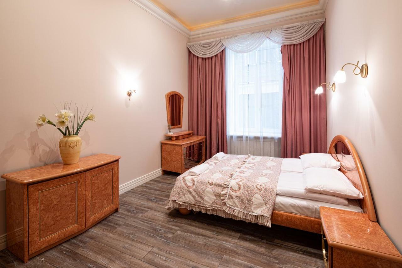 Old 2 Bedroom Vecpilsetas Street * Riga