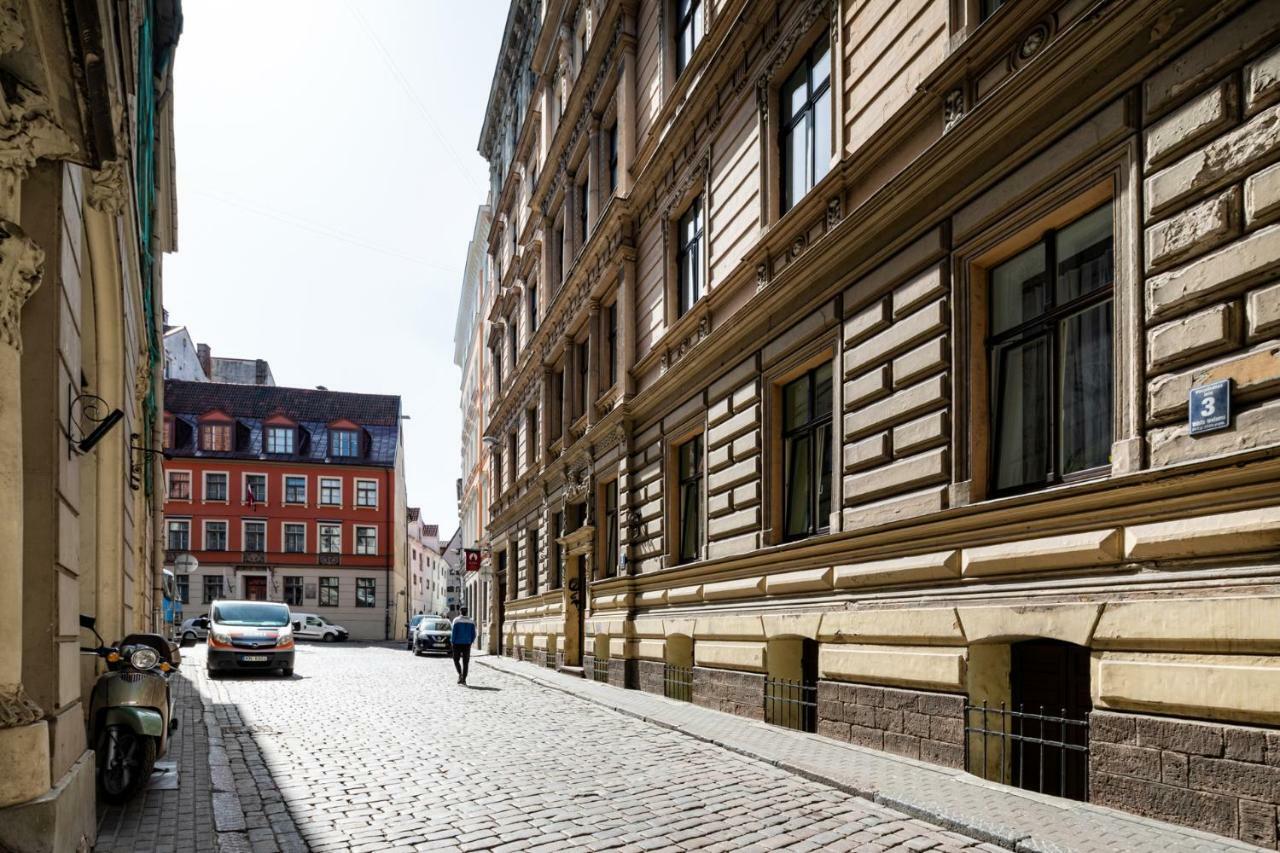 Old 2 Bedroom Vecpilsetas Street Апартамент